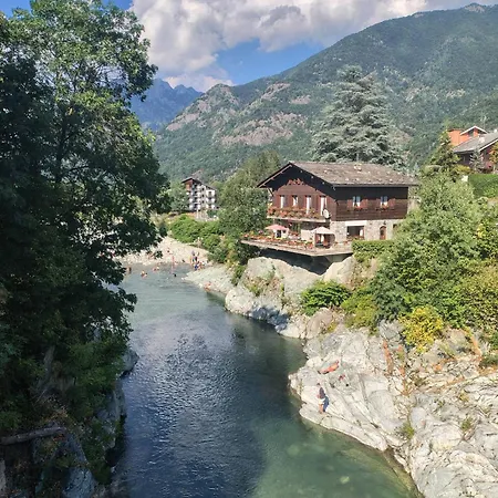 La Alpina Chalet *